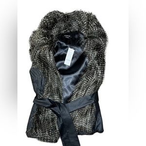 Bebe FAUX FUR & LEATHER BELTED VEST

Size small